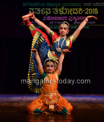 किपा:Bharatnatyam dance ganesh pose.jpg - Wikipedia