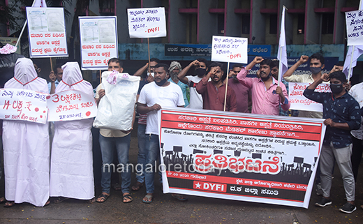 Mangalore Today Latest Main News Of Mangalore Udupi Page Dyfi Protests Against Alleged