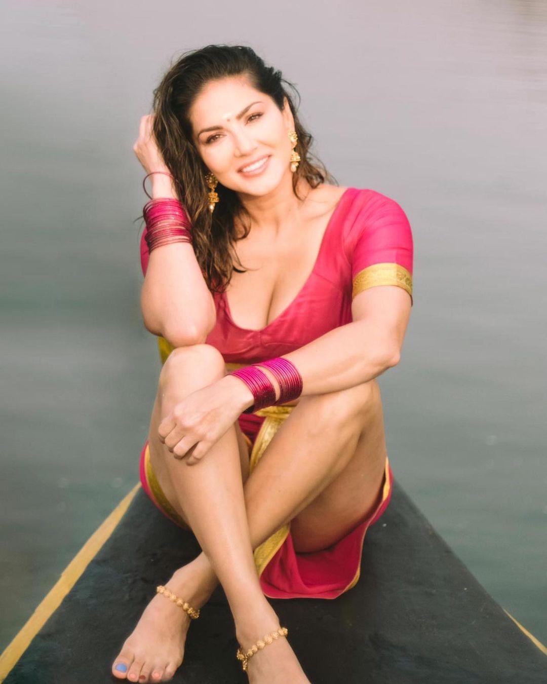 Sexy Sunny - Mangalore Today | Latest titbits of mangalore, udupi - Page Sunny-Leone -spills-sass-in-Kerala-wearing-pink-saree-see-her-sexy-photos