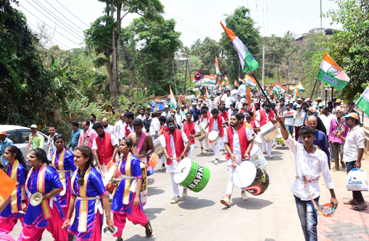 Inayat Ali files nomination for Mangaluru North