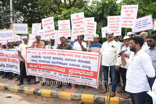 Mangalore Today Latest Main News Of Mangalore Udupi Page Small Shopkeepers Unite To 