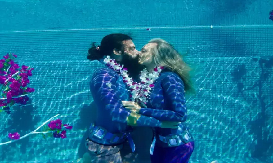 Couple Set Guinness World Record For The Longest Underwater Kiss 1146