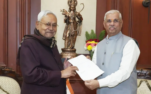 Nitish submits BJPs letter of support