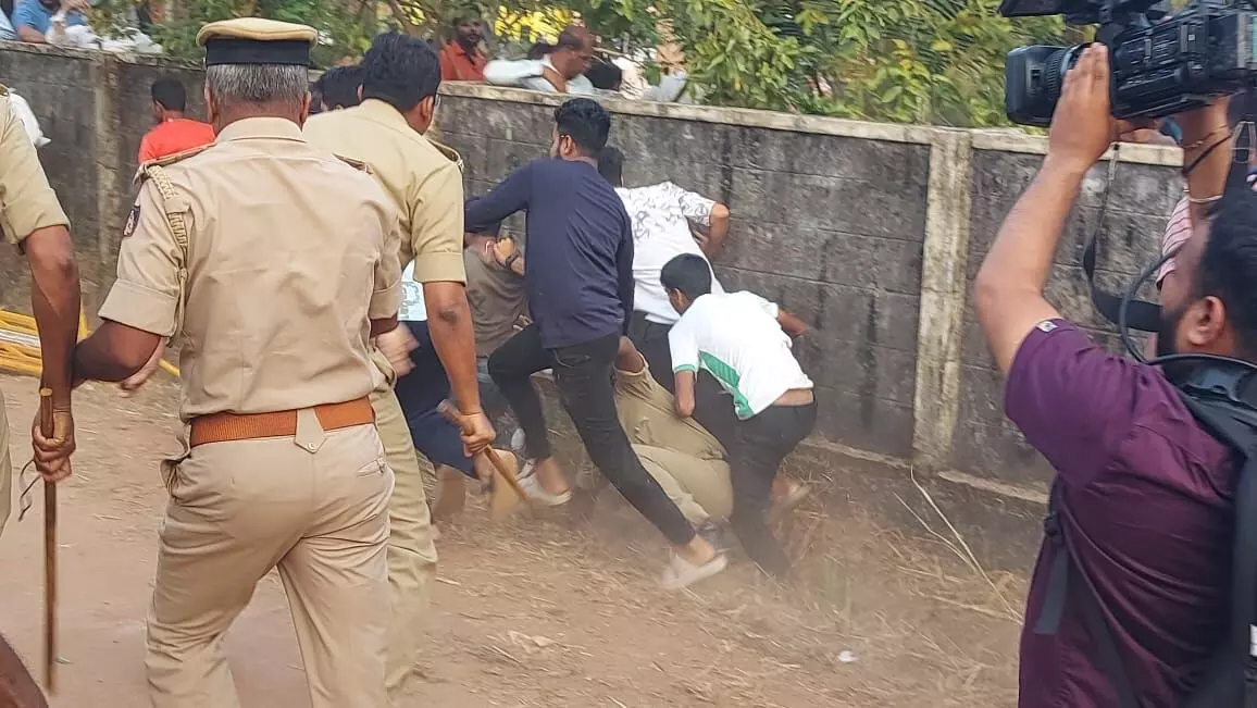 Mangalore Today Latest Main News Of Mangalore Udupi Page Udupi Angry Mob Try To Assault