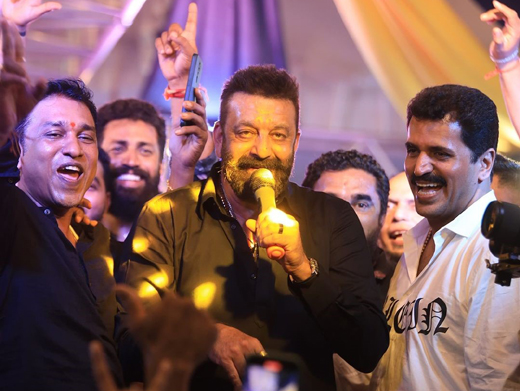 Sanjay Dutt enthralled by Pili Vesha