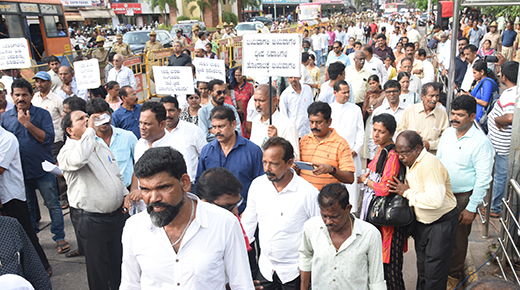 illegal sand mining Pavoor Uliya