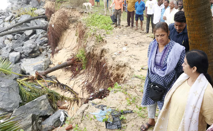 Lakshmi Hebbalkar visits sea erosion area