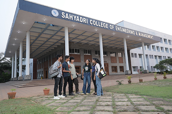 Sahyadri-College