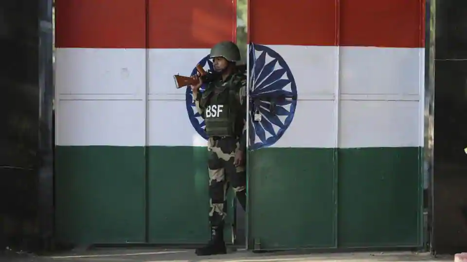 2 Indian mission staffers detained by Pakistani agencies return via Wagah