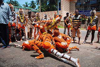 Mangalore Today Latest Main News Of Mangalore Udupi Page Mangaluru Hulivesha Drummers