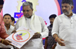 Create a Kannada atmosphere in Karnataka, says Siddaramaiah