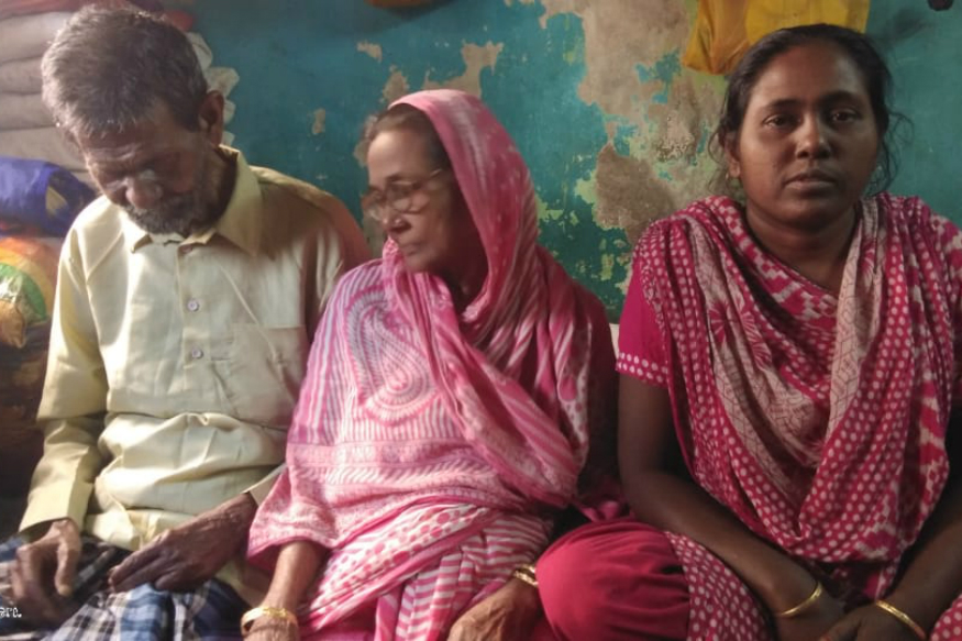 Elderly couple in Kolkata Await Foreigner sons release from Assam NRC detention