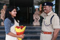 Proud father- cop salutes bureaucrat daughter. Picture goes viral