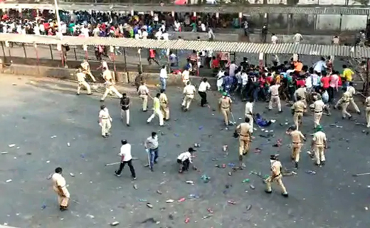 Thousands defy lockdown at Bandra station in Mumbai, lathicharged by cops