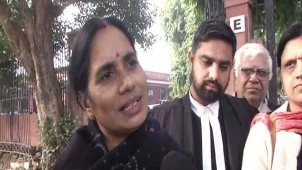 Nirbhayas mother breaks down in Delhi court as plea on early hanging deferred till Jan 7