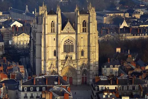 Major fire inside a famous 15th Century Cathedral in French City