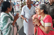 Mamata runs into PM Modis wife before boarding flight to meet him