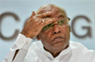 Fadnavis helping efforts to topple Kumaraswamy govt: Mallikarjun Kharge hits out at Maharashtra CM