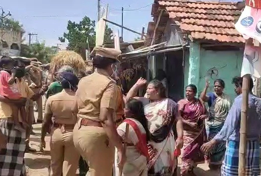 TN Police lathicharge over 100 CPM women members protesting against opening of liquor shops