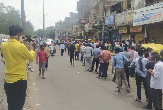 Liquor shops asked to down shutters in Delhi due to heavy rush and big crowd