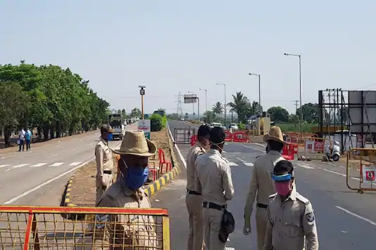 Migrant workers stopped at Karnataka border for 3 days without food, water