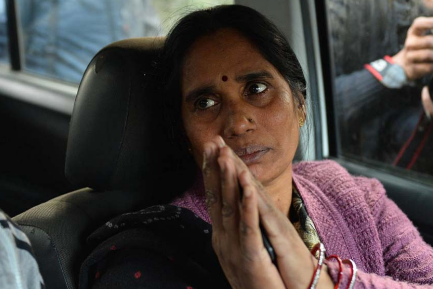 Nirbhayas mother tears into Govt & Court for delay in convicts hanging