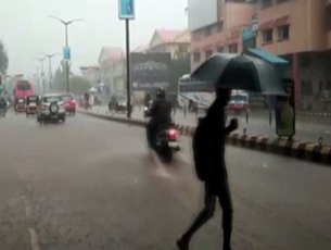 Mumbai witnesses heavy rainfall; water logging, traffic jam reported