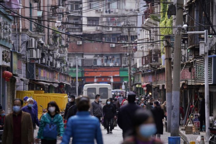 Coronavirus: Thousands flock to leave Wuhan as 2-month ban on outbound travel lifted