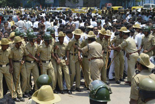 Karnataka Cabinet-Protest