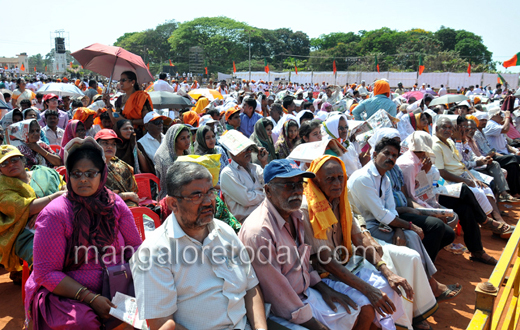 Narendra Modi at Bharatha Gellisi rally in Mangalore