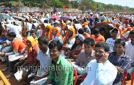 Narendra Modi at Bharatha Gellisi rally in Mangalore