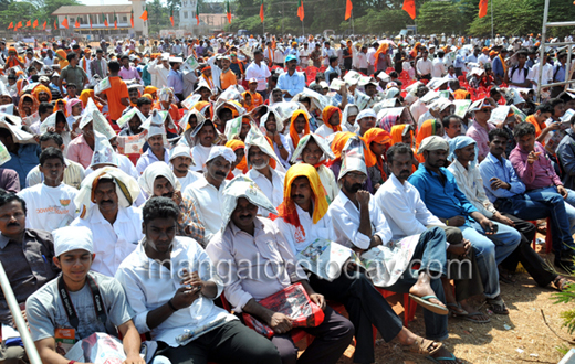 Narendra Modi at Bharatha Gellisi rally in Mangalore