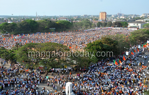 Narendra Modi at Bharatha Gellisi rally in Mangalore