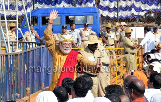 Narendra Modi at Bharatha Gellisi rally in Mangalore