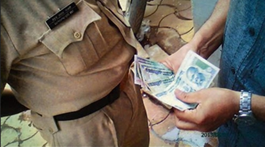 cops_Bribe123